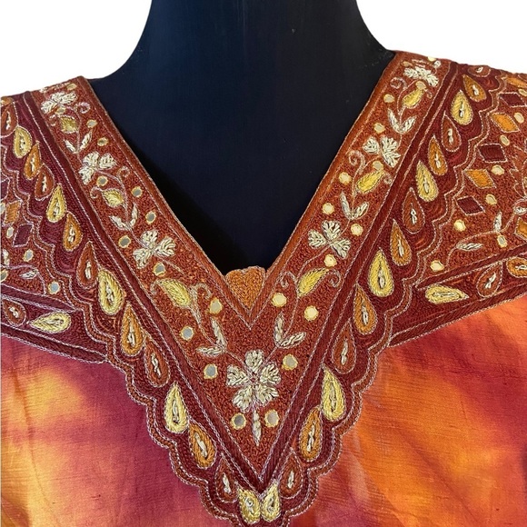 Beautiful Red Orange V-Neck 3/4 Sleeve Embroidered Kurta - Picture 3 of 16